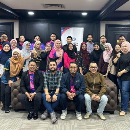 TRAINING SERVICES : DEVELOPING EFFECTIVE CUSTOMER SATISFACTION FOR CO-OP BANK PERTAMA